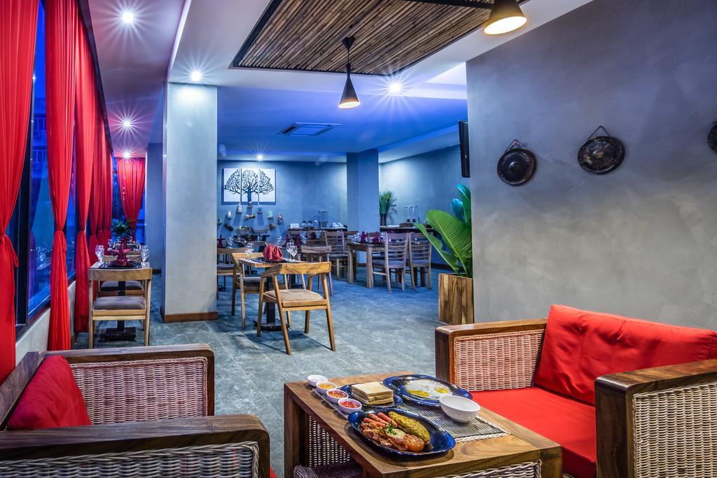 Diamond Palace Resort & Sky Bar Phnom-Penh Buitenkant foto