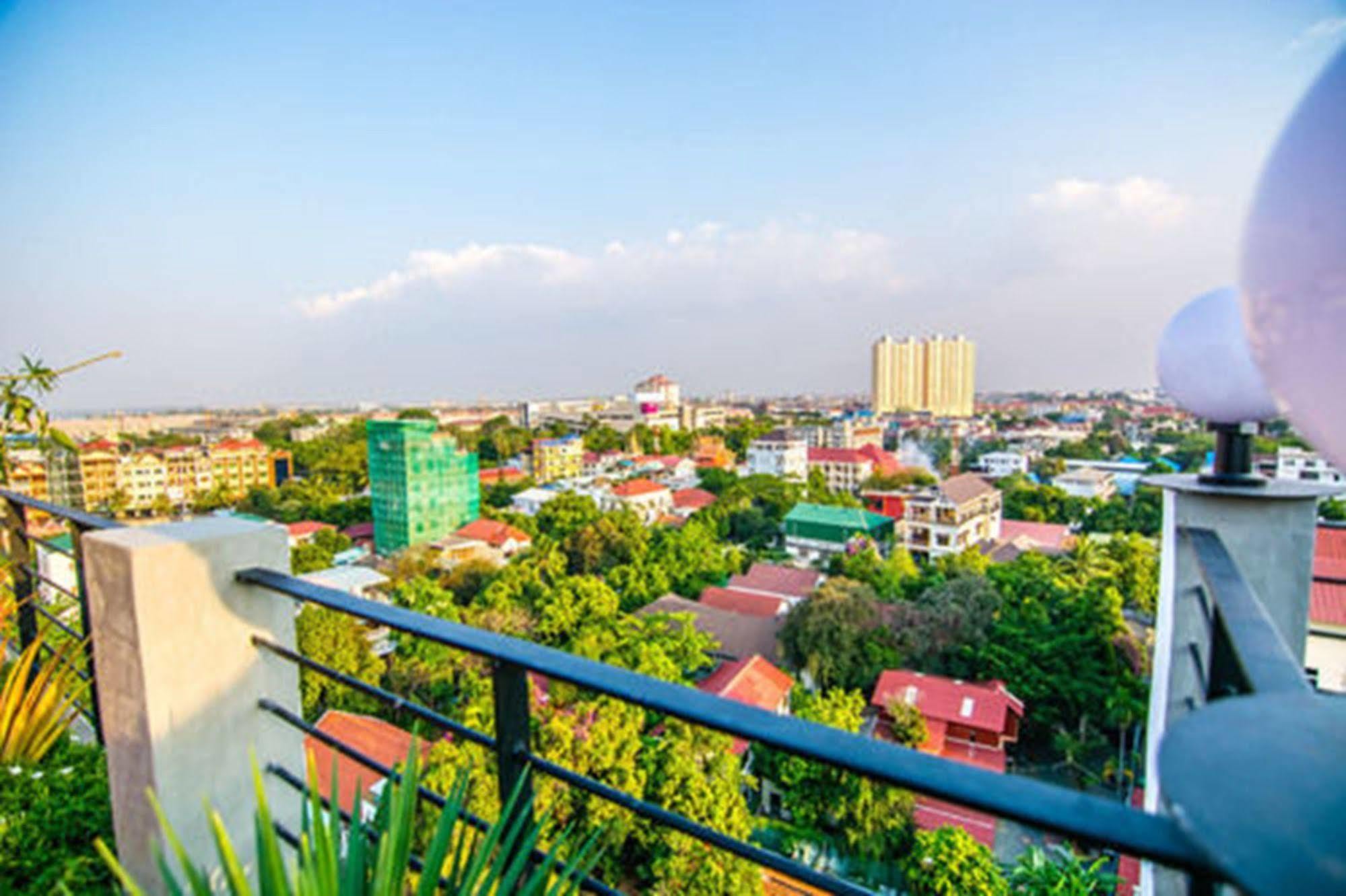 Diamond Palace Resort & Sky Bar Phnom-Penh Buitenkant foto