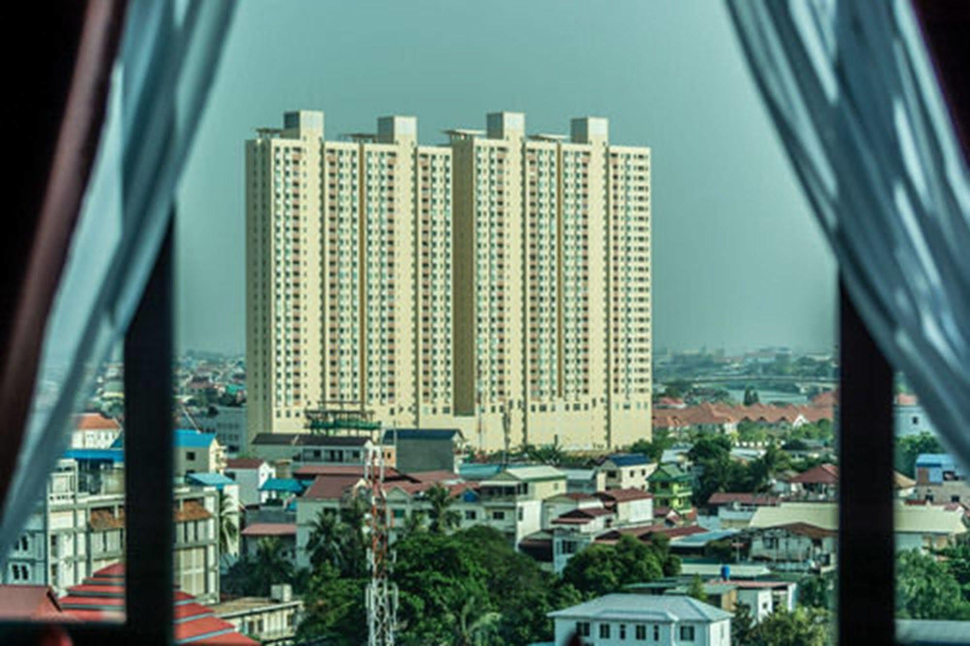 Diamond Palace Resort & Sky Bar Phnom-Penh Buitenkant foto