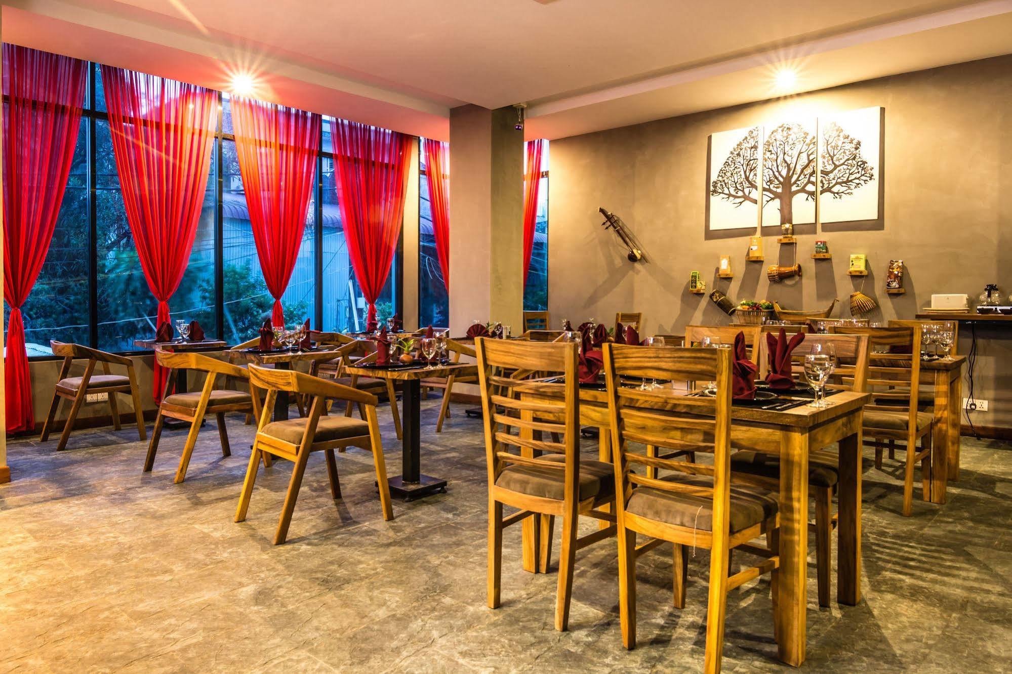 Diamond Palace Resort & Sky Bar Phnom-Penh Buitenkant foto