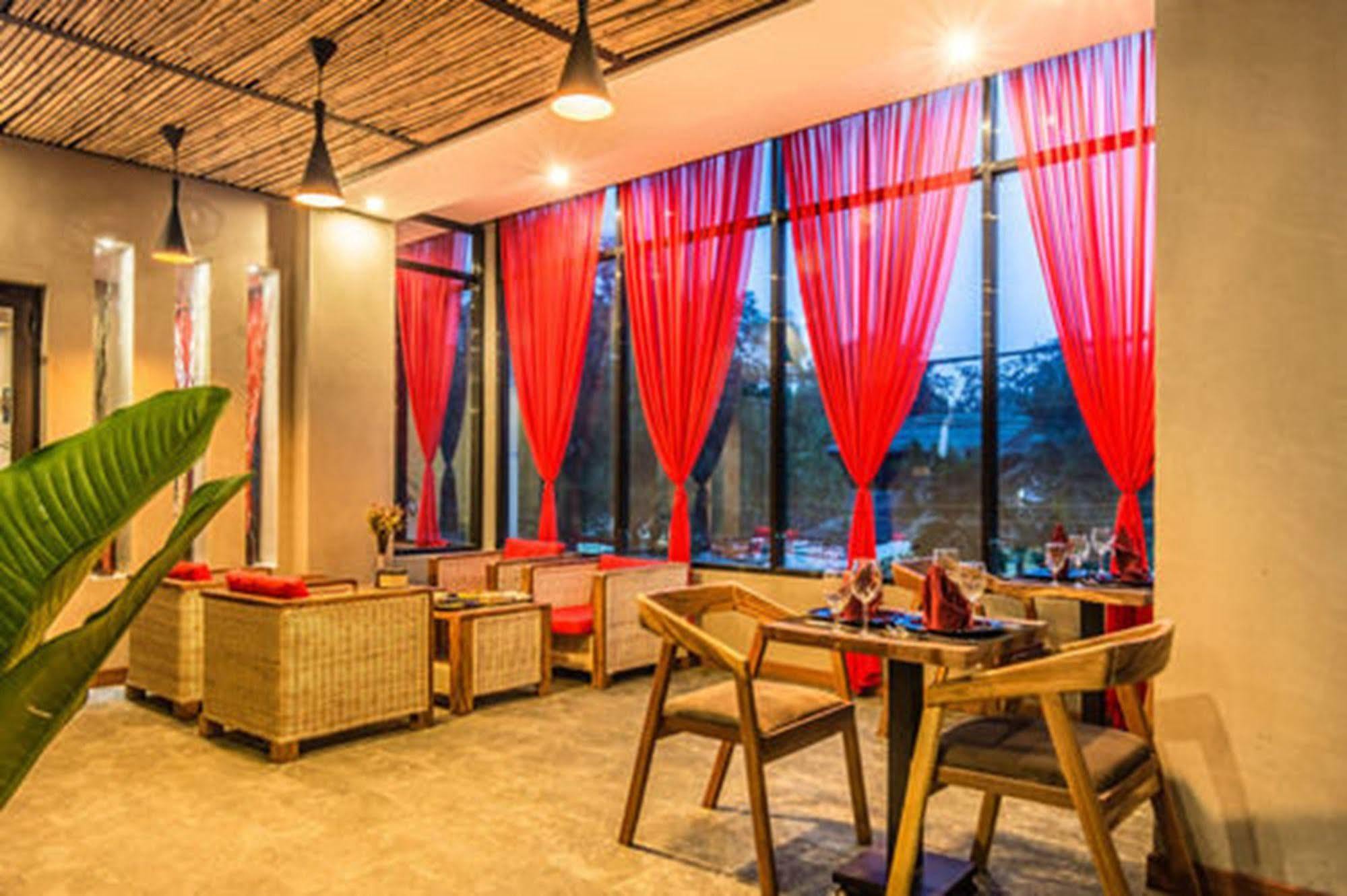 Diamond Palace Resort & Sky Bar Phnom-Penh Buitenkant foto