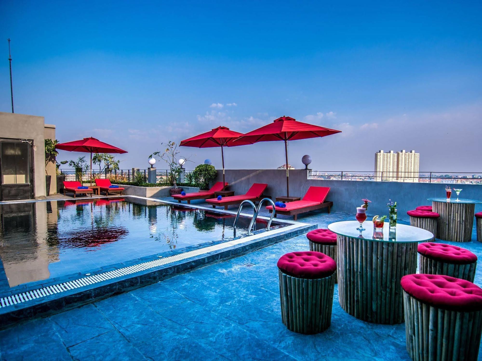 Diamond Palace Resort & Sky Bar Phnom-Penh Buitenkant foto