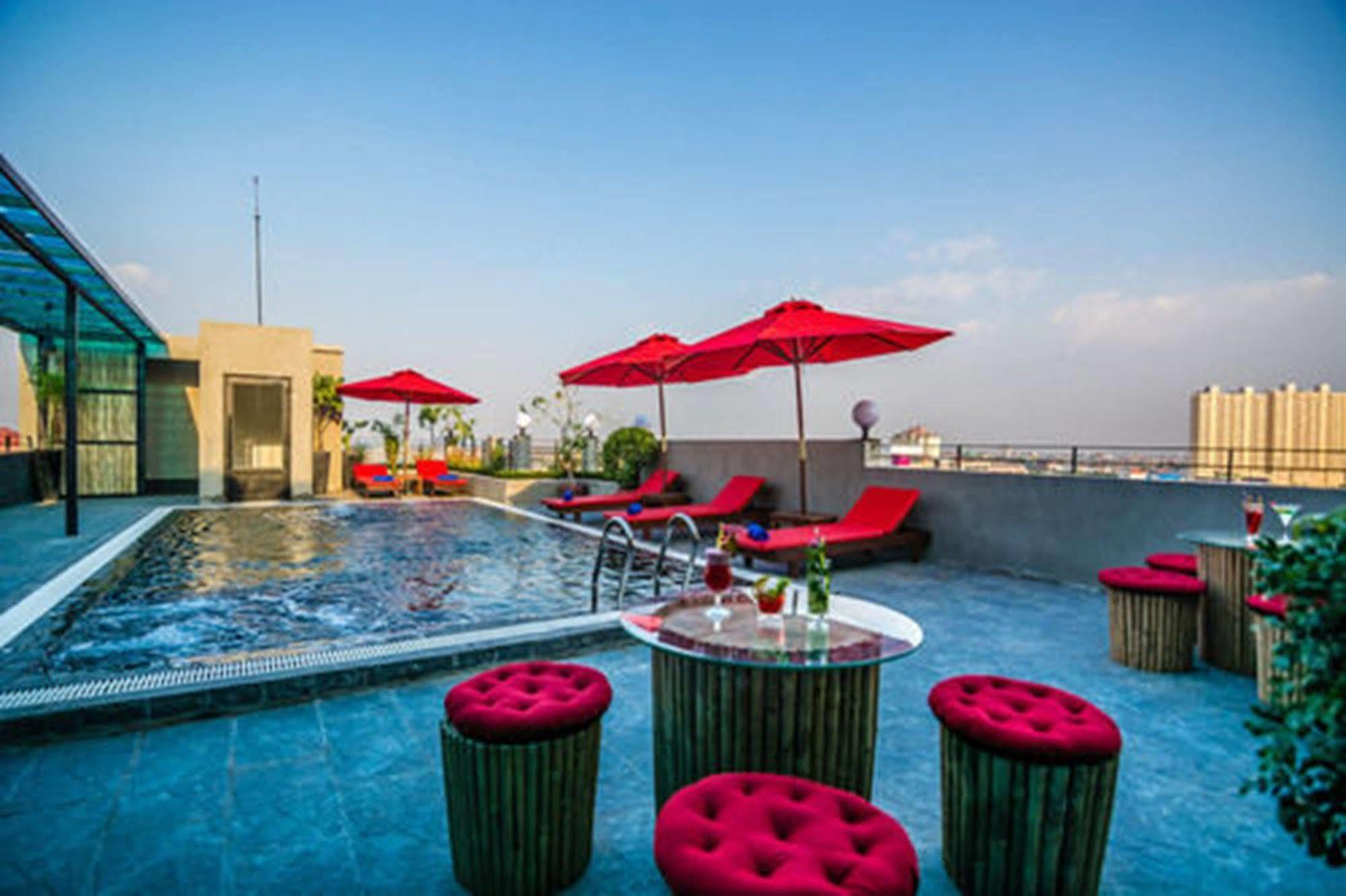 Diamond Palace Resort & Sky Bar Phnom-Penh Buitenkant foto