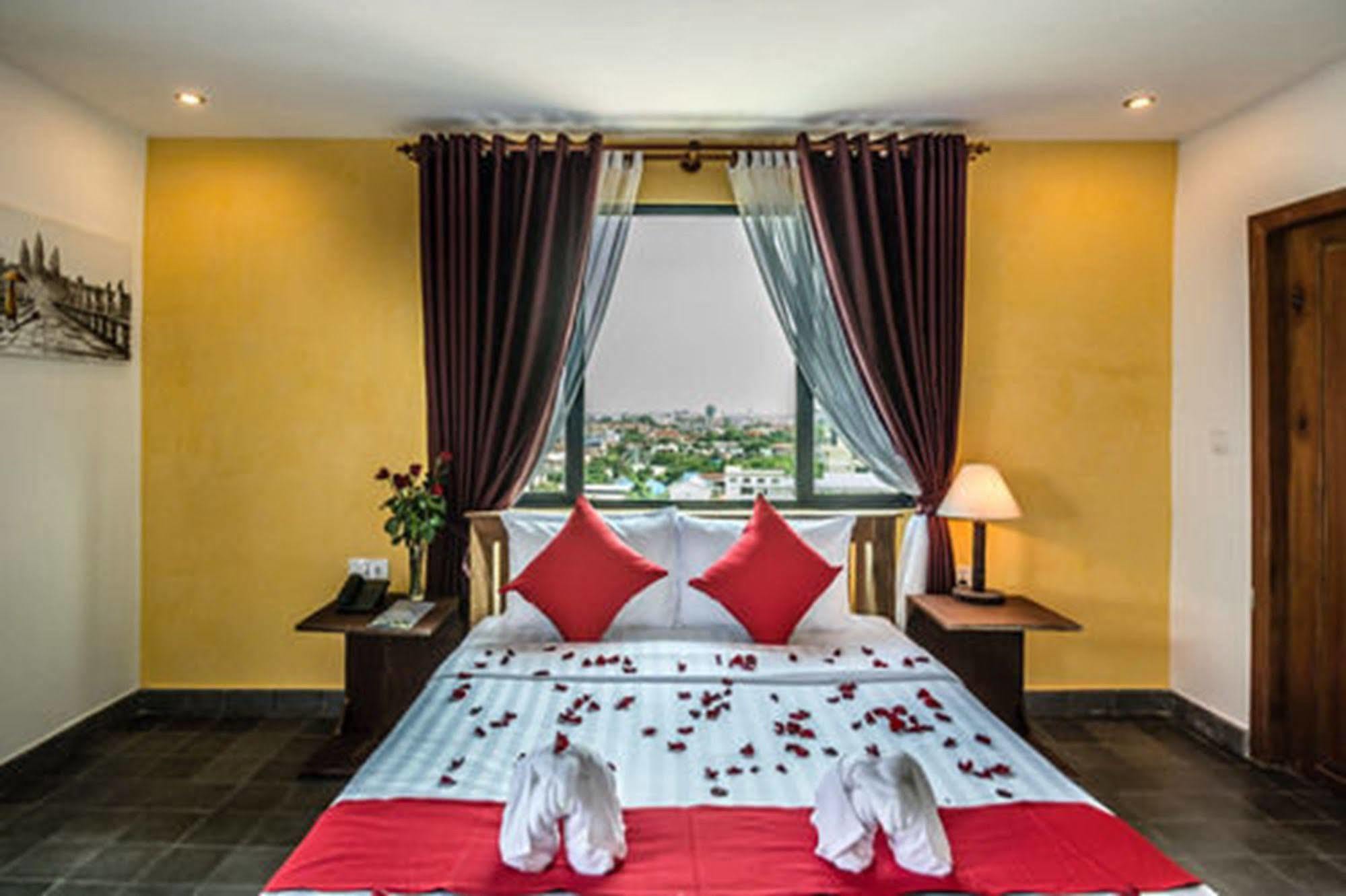 Diamond Palace Resort & Sky Bar Phnom-Penh Buitenkant foto