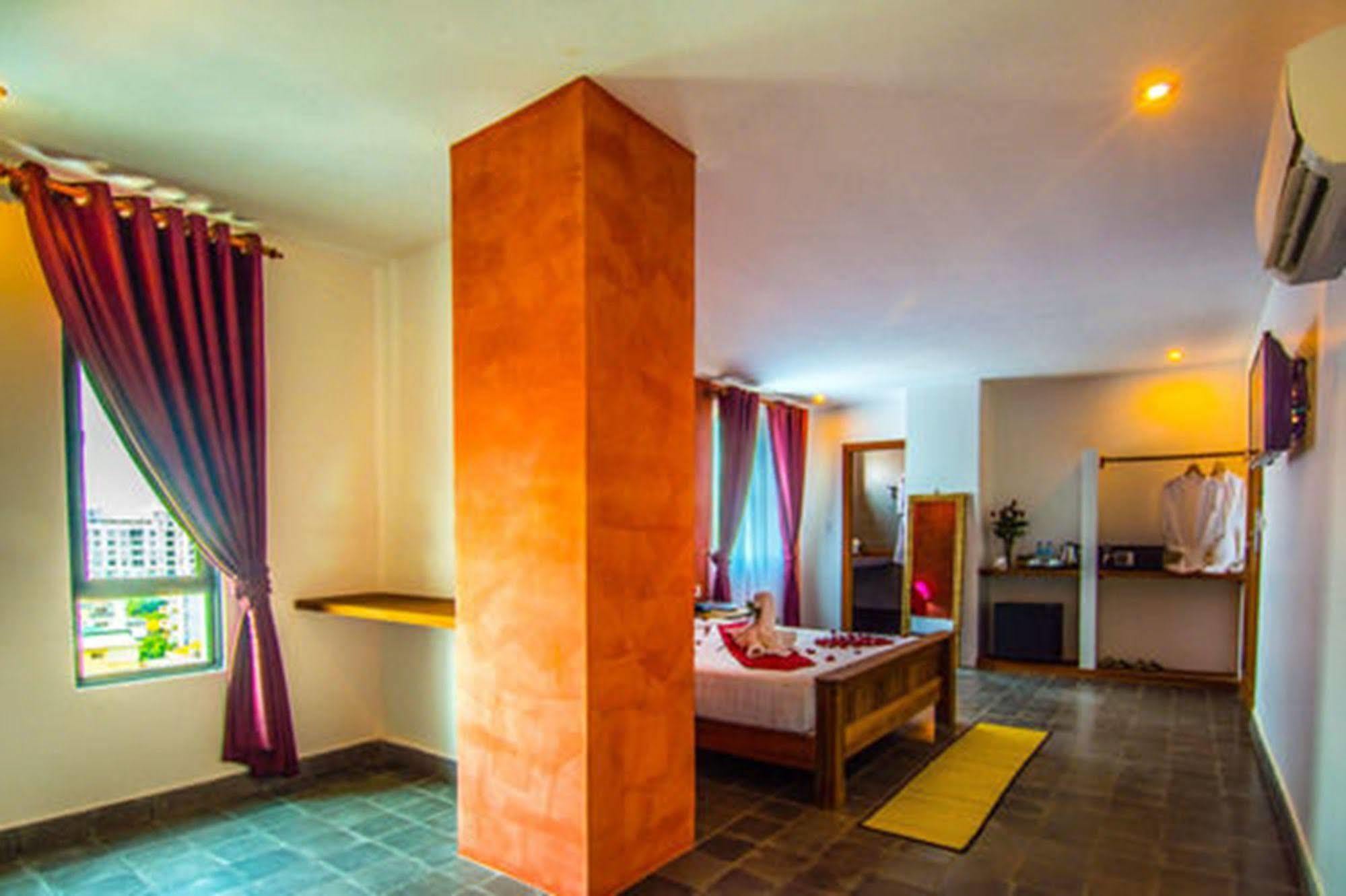 Diamond Palace Resort & Sky Bar Phnom-Penh Buitenkant foto