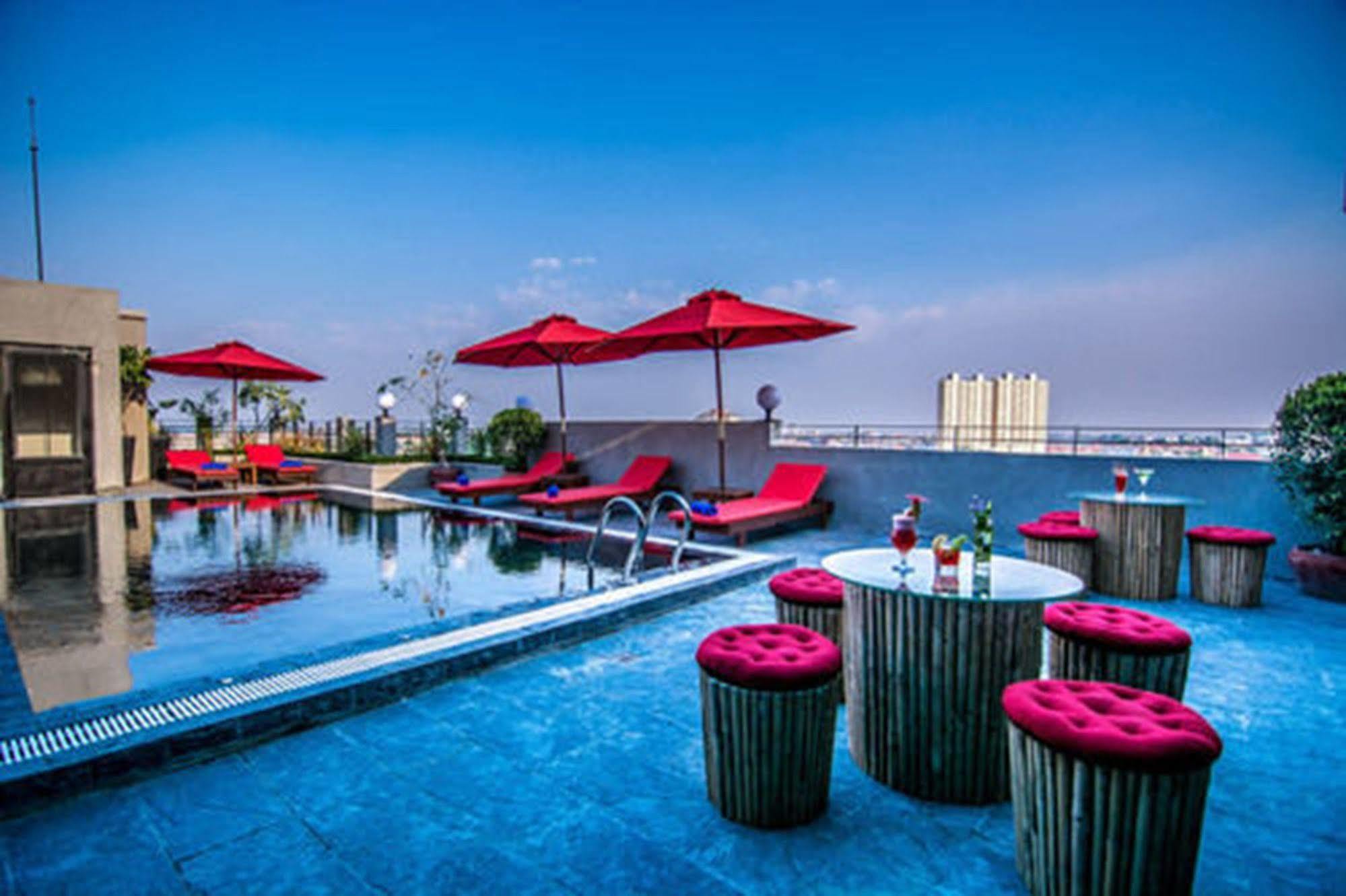 Diamond Palace Resort & Sky Bar Phnom-Penh Buitenkant foto